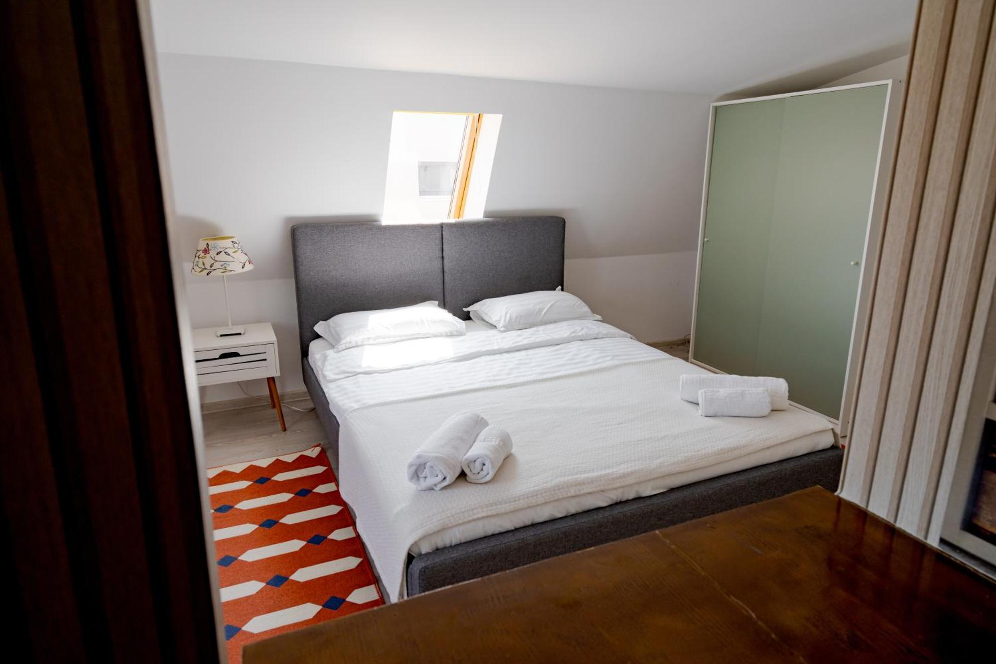 Central Muse Apartment Букурещ Екстериор снимка