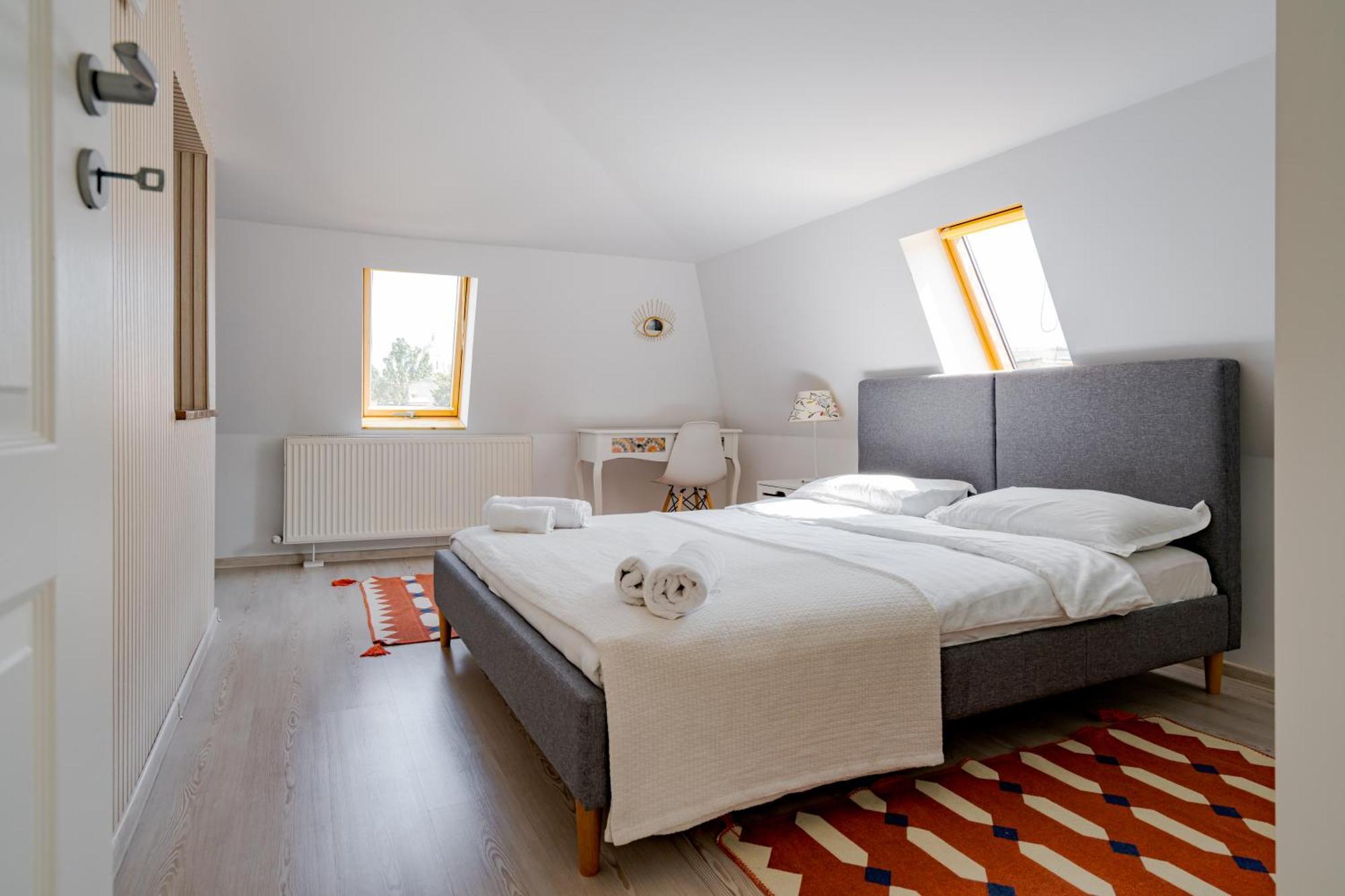 Central Muse Apartment Букурещ Екстериор снимка