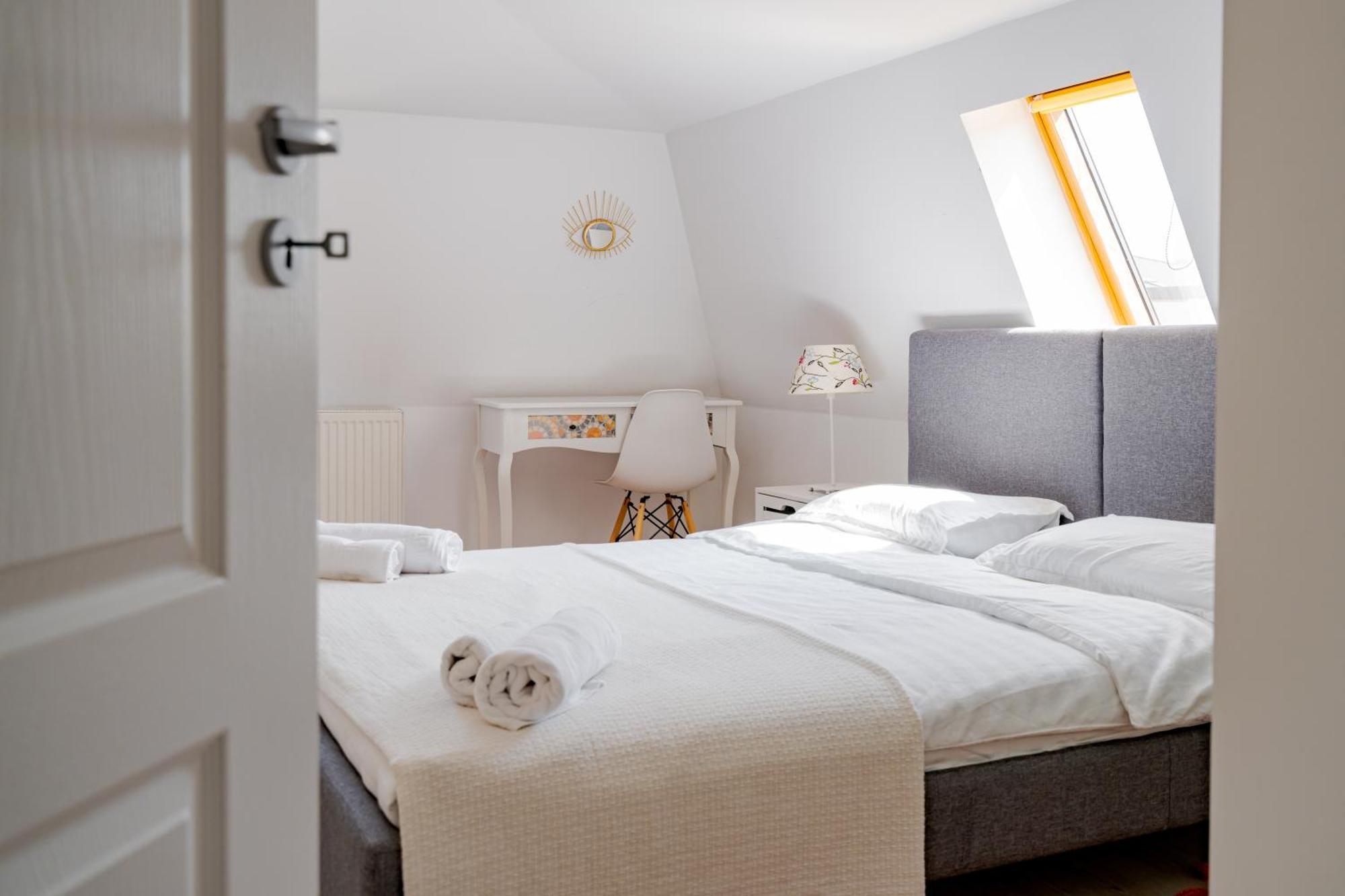 Central Muse Apartment Букурещ Екстериор снимка